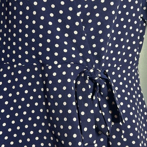 Monteau Los Angeles Women's Polka Dots Short Sleeve Blue Wrap Top Size Large - Picture 4 of 7